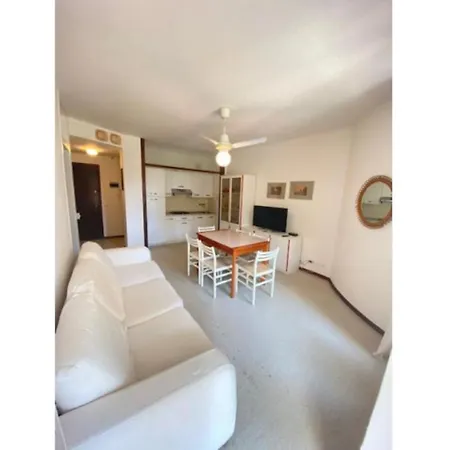 Apartment Charming Flat With Sea View Lignano Sabbiadoro